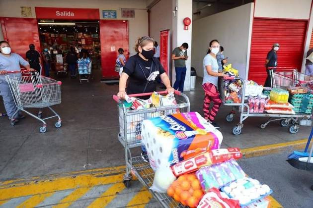 Se forman largas colas en supermercados en Lima tras el anuncio de la cuarentena