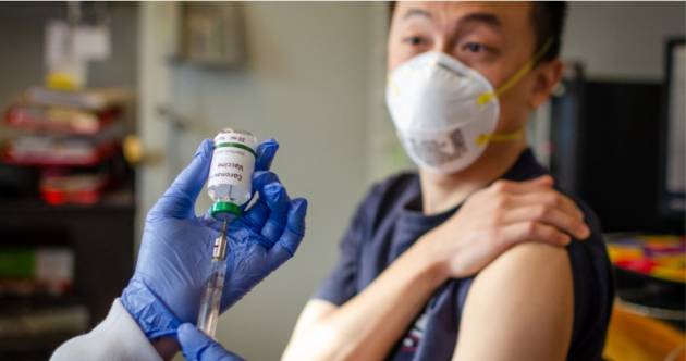 Vacuna contra la COVID-19 en China da resultados positivos